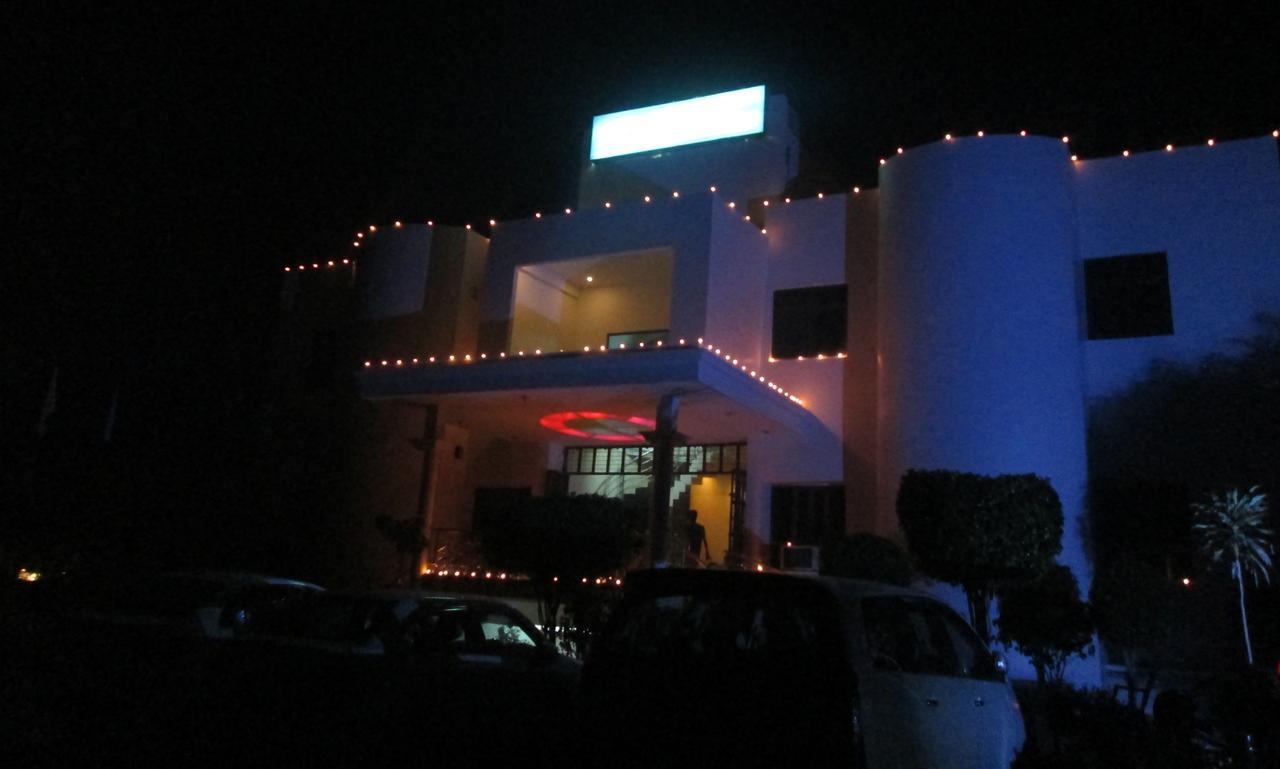 Ramprastha Hotel Ayodhya Ngoại thất bức ảnh
